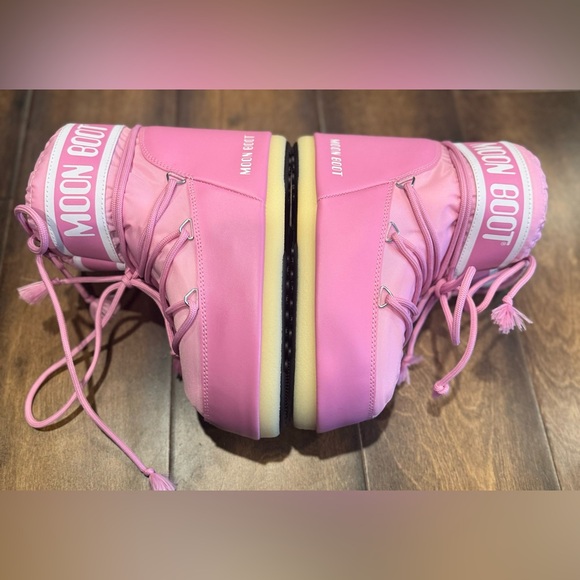 Moon Boot Pink Lace-Up Winter Boots with Branded Cuff - Picture 10 of 16